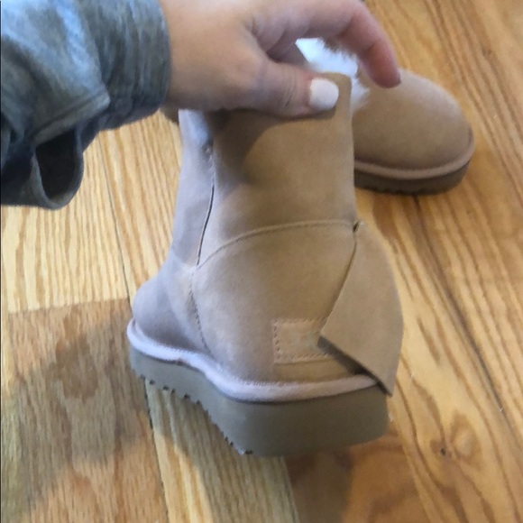 UGG TAN SHORT BOOTS BOW 7 - Picture 3 of 7